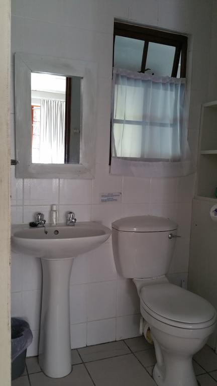 קניסנה Guesthouse 80 On Main מראה חיצוני תמונה