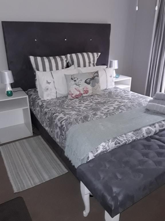קניסנה Guesthouse 80 On Main מראה חיצוני תמונה