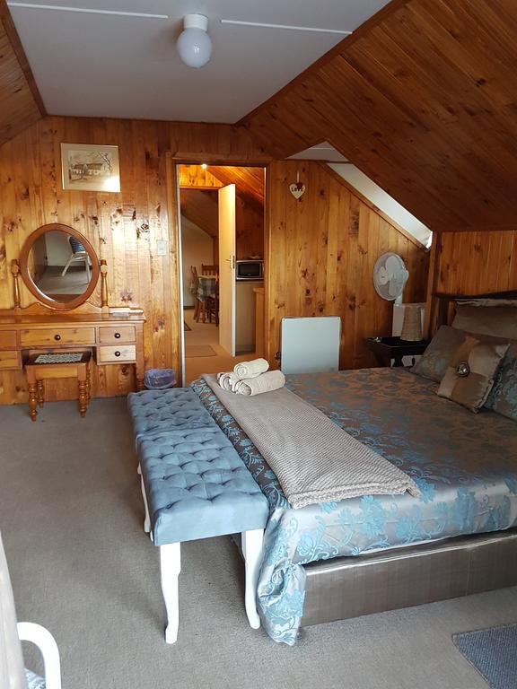 קניסנה Guesthouse 80 On Main מראה חיצוני תמונה